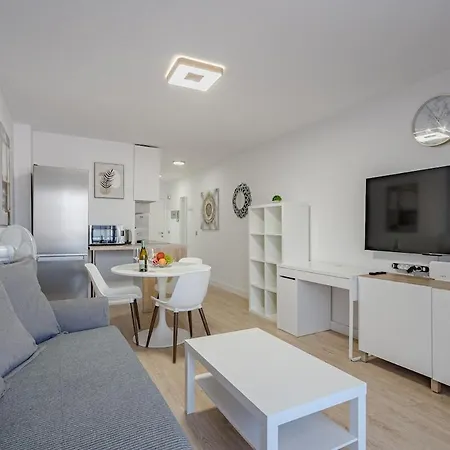 Lejlighed With Mountain Views In Cristianos *