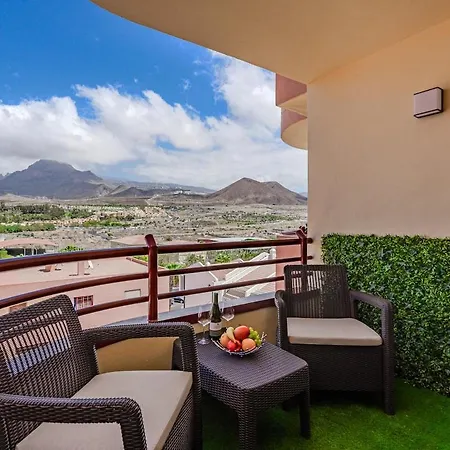 Lejlighed With Mountain Views In Cristianos