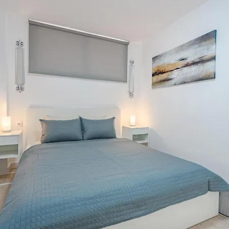With Mountain Views In Cristianos Lejlighed